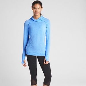 GapFit Breathe Pullover